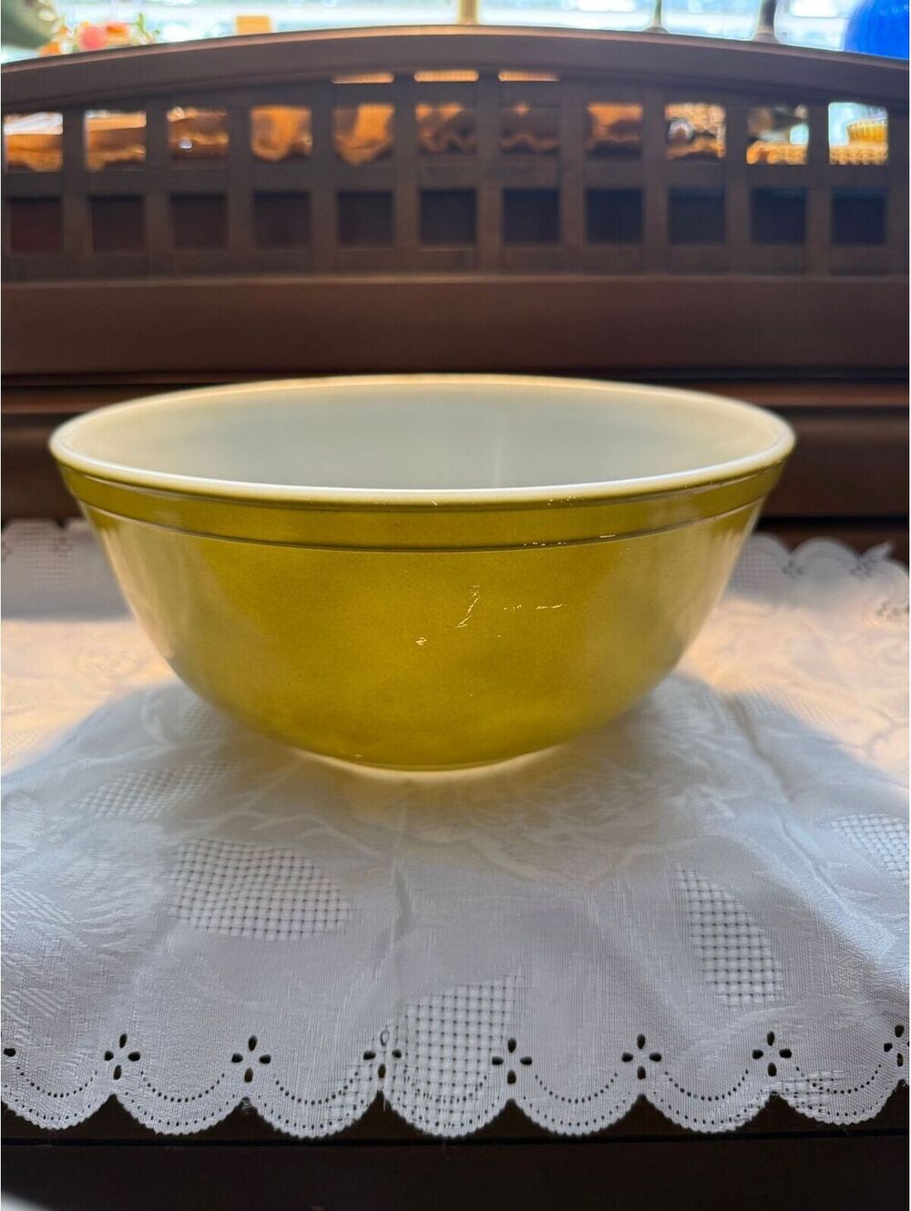 Vintage Pyrex #403 Green Nesting Mixing Bowl 2 1/2 QT. USA. See flea bites